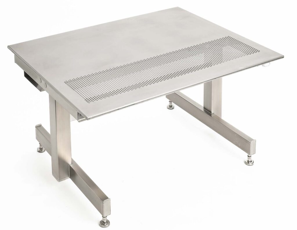 Ergonomie im Reinraum: Hubtisch STable-H_ergo | Plötzeneder GmbH – Spezialisten für Pharma- und Medizintechnik, 6065 Thaur/Austria Ergonomie im Reinraum: Hubtisch STable-H_ergo | Plötzeneder GmbH – Spezialisten für Pharma- und Medizintechnik, 6065 Thaur/Austria