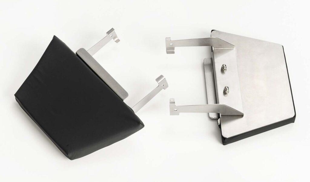 Ergonomie im Reinraum: Hubtisch STable-H_ergo | Plötzeneder GmbH – Spezialisten für Pharma- und Medizintechnik, 6065 Thaur/Austria Ergonomie im Reinraum: Hubtisch STable-H_ergo | Plötzeneder GmbH – Spezialisten für Pharma- und Medizintechnik, 6065 Thaur/Austria