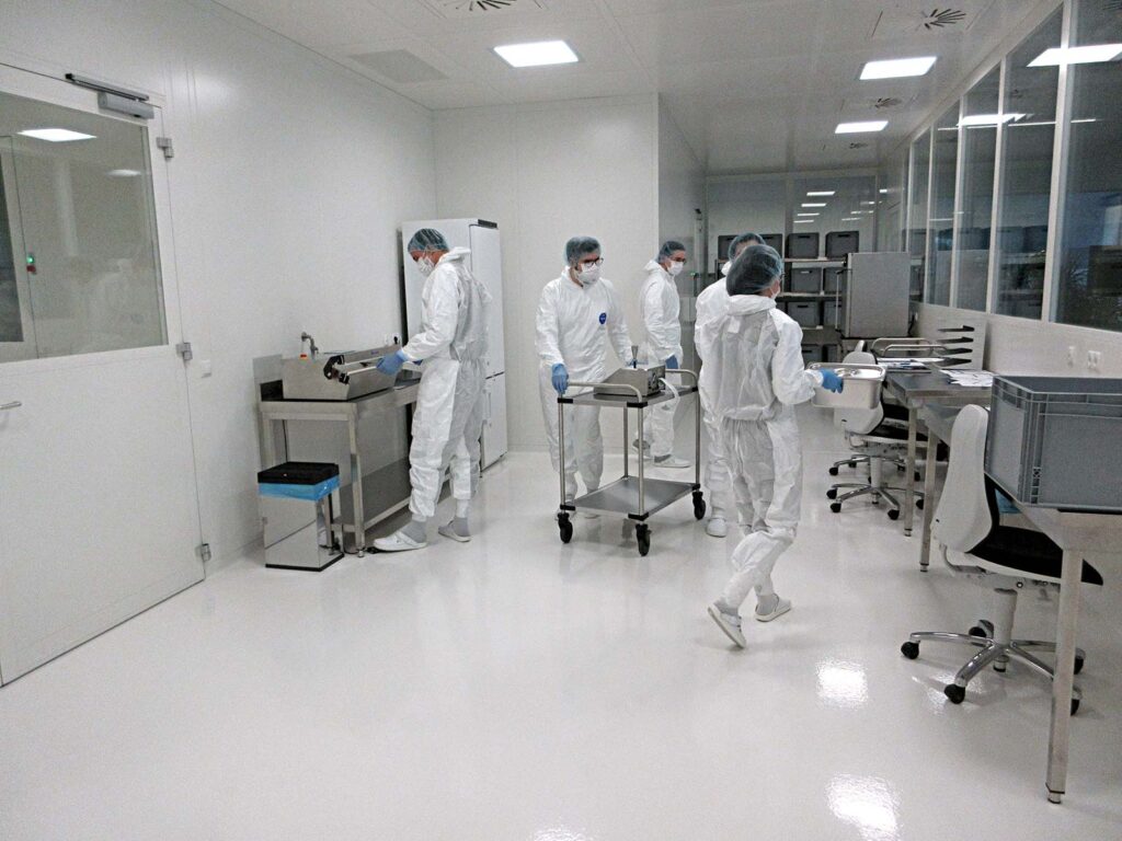 Reinraum | Plötzeneder GmbH – Spezialisten für Pharma- und Medizintechnik, 6065 Thaur/Austria Reinraum | Plötzeneder GmbH – Spezialisten für Pharma- und Medizintechnik, 6065 Thaur/Austria