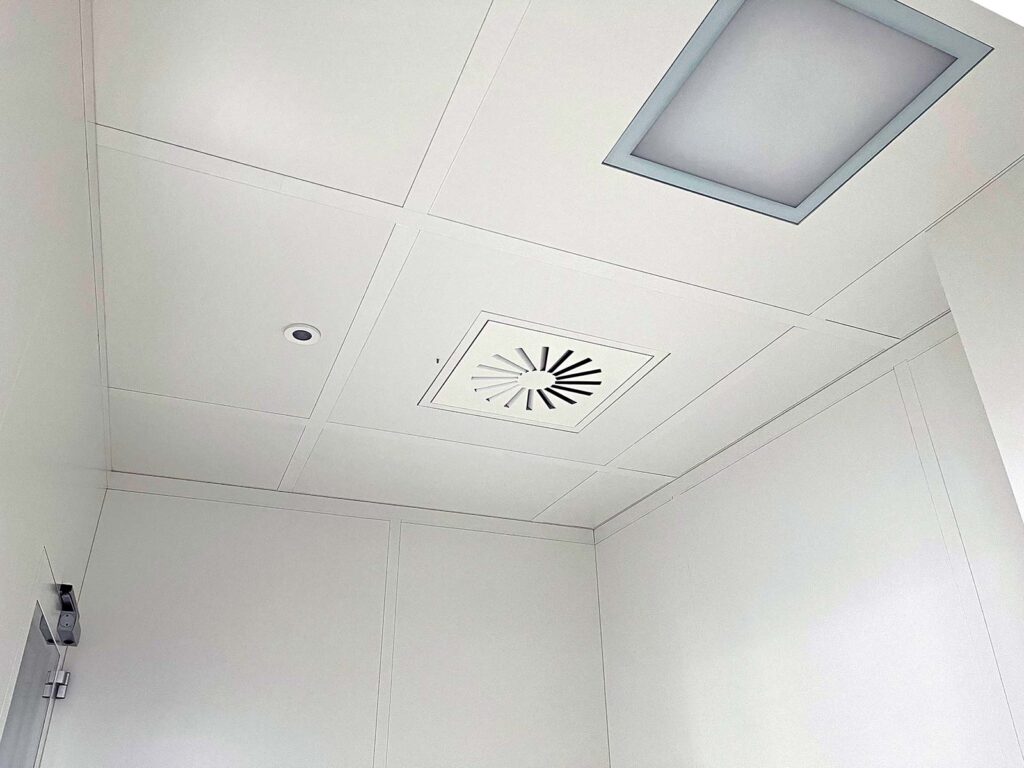 Reinraum | Plötzeneder GmbH – Spezialisten für Pharma- und Medizintechnik, 6065 Thaur/Austria Reinraum | Plötzeneder GmbH – Spezialisten für Pharma- und Medizintechnik, 6065 Thaur/Austria