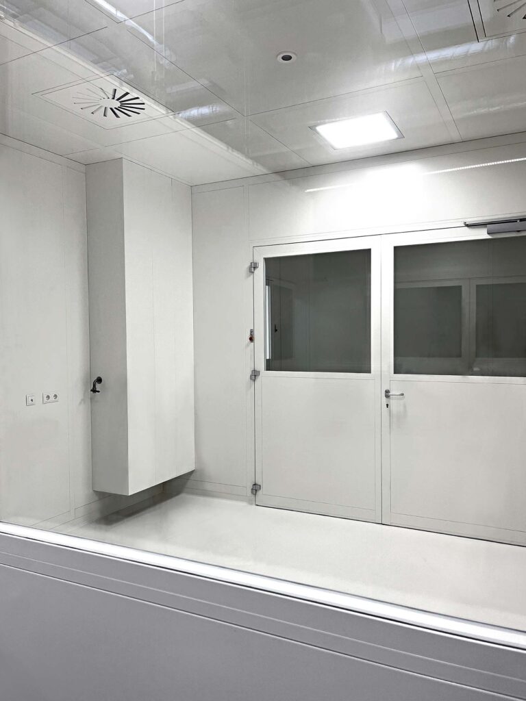 Reinraum | Plötzeneder GmbH – Spezialisten für Pharma- und Medizintechnik, 6065 Thaur/Austria Reinraum | Plötzeneder GmbH – Spezialisten für Pharma- und Medizintechnik, 6065 Thaur/Austria