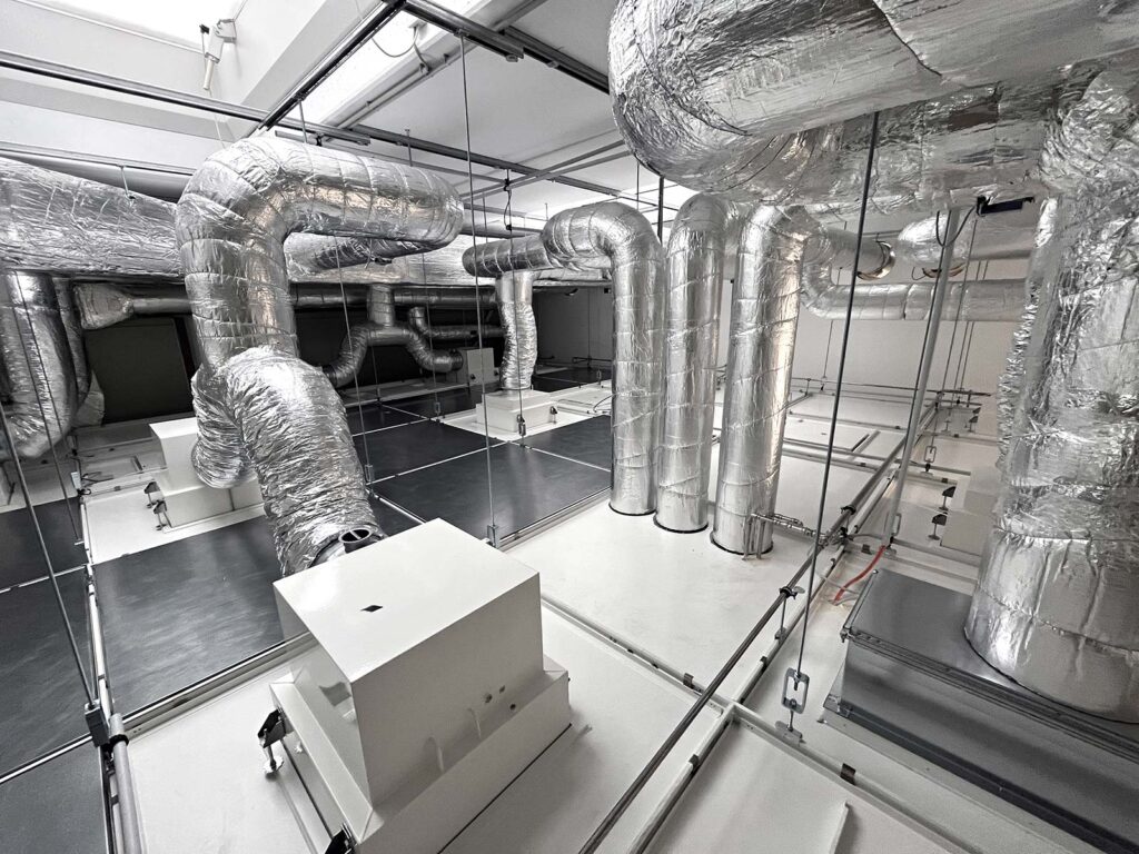 Reinraum | Plötzeneder GmbH – Spezialisten für Pharma- und Medizintechnik, 6065 Thaur/Austria Reinraum | Plötzeneder GmbH – Spezialisten für Pharma- und Medizintechnik, 6065 Thaur/Austria